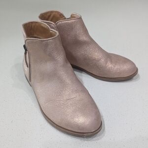 Kids Size 5 Cat & Jack Ankle Boots